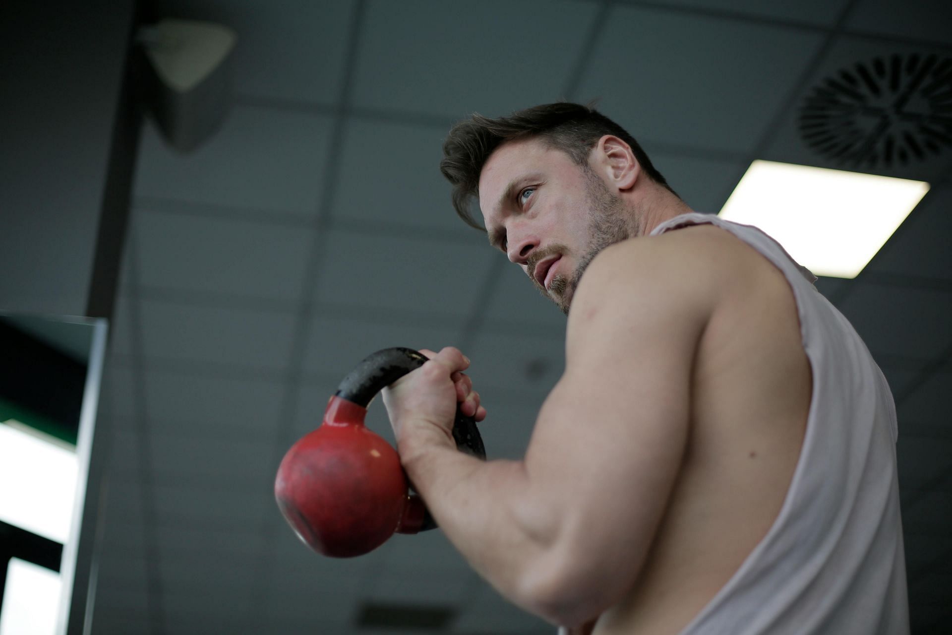 no equipment tricep exercises (image sourced via Pexels / Photo by andrea)